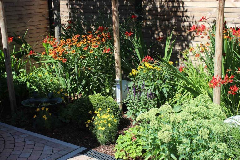 Gartenbau-Sommer-Gartengestaltung_mit_Sichtschutz_10