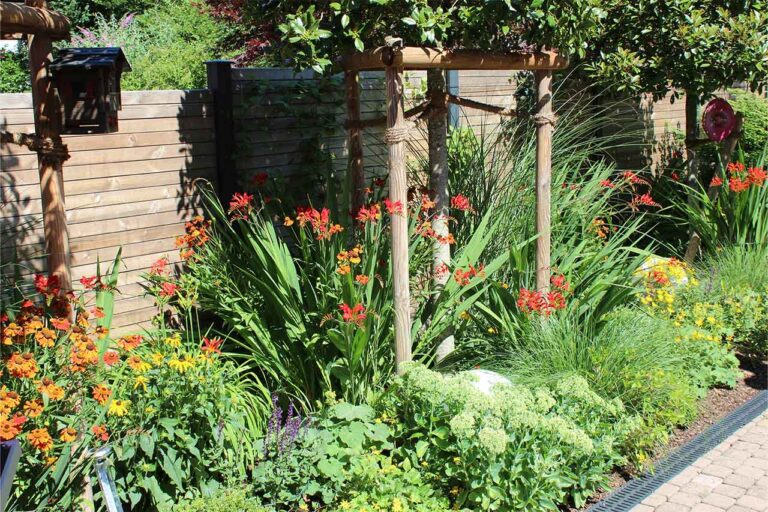 Gartenbau-Sommer-Gartengestaltung_mit_Sichtschutz_14