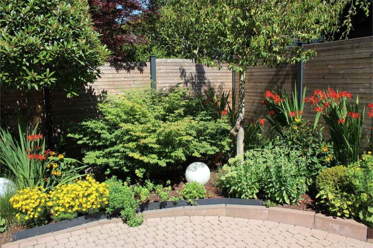 Gartenbau-Sommer-Gartengestaltung_mit_Sichtschutz_17
