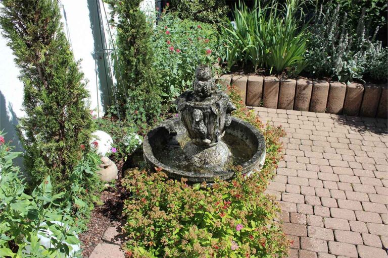 Gartenbau-Sommer-Gartengestaltung_mit_Sichtschutz_19