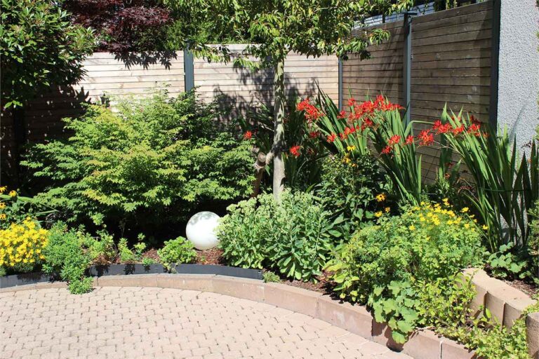 Gartenbau-Sommer-Gartengestaltung_mit_Sichtschutz_5