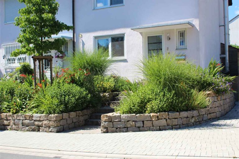 Gartenbau-Sommer-Gartengestaltung_mit_Stellplatz_E-Auto_15