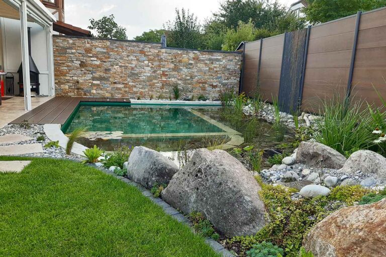 Gartenbau-Sommer-Schwimmteich-Gestaltung-1
